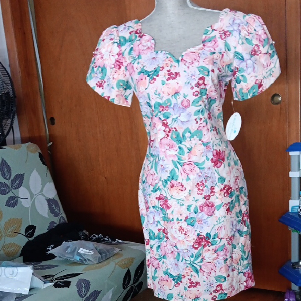Floral Scallop-Neck Pink Puff Sleeve Mini Dress